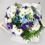 Букет из хризантем и статице «Полночь» — вид 3
